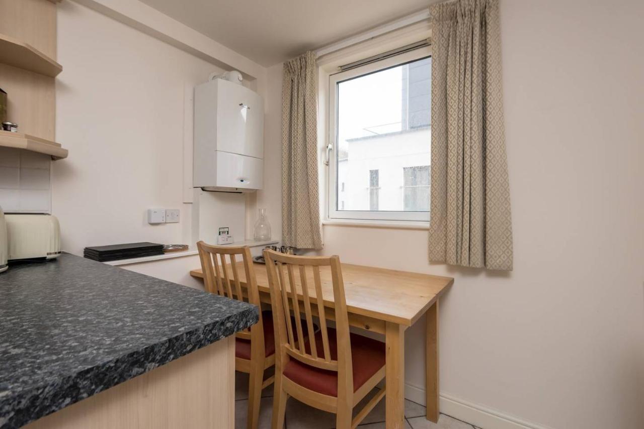 Joivy Old Town With Parking Close To Royal Mile Апартаменты Эдинбург
